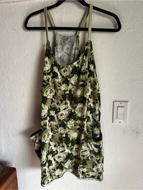 Free People Green Rose print With Shorts & Pockets Size M